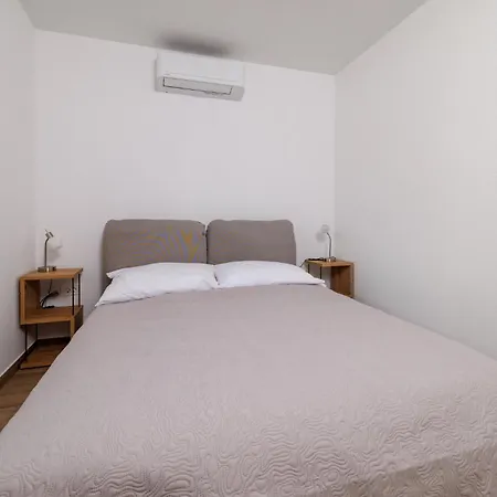 Mare - With Private Swimming Pool * Crikvenica