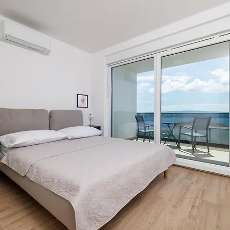 Mare - With Private Swimming Pool Crikvenica