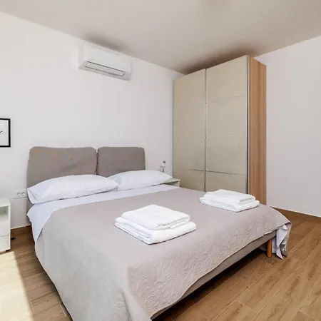 Mare - With Private Swimming Pool * Crikvenica