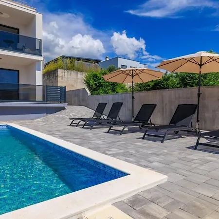 Mare - With Private Swimming Pool Ferienhaus *