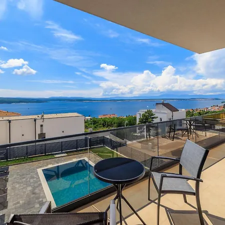 Mare - With Private Swimming Pool Crikvenica