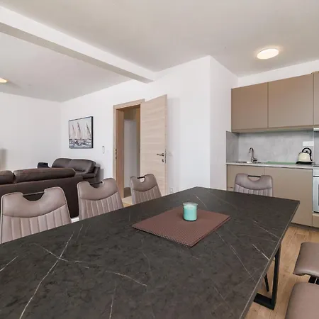 Mare - With Private Swimming Pool * Crikvenica