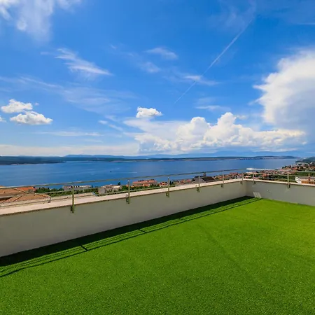 Mare - With Private Swimming Pool Ferienhaus *