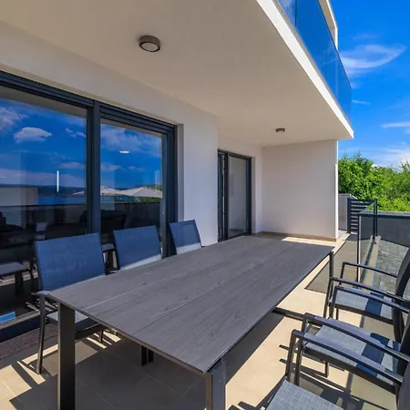Mare - With Private Swimming Pool Ferienhaus Crikvenica