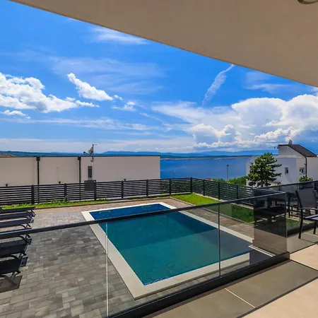 Mare - With Private Swimming Pool * Crikvenica