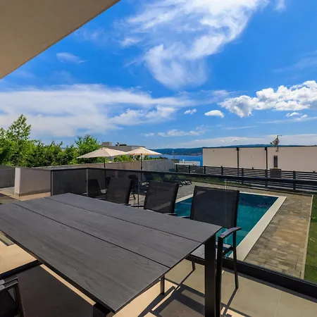 Mare - With Private Swimming Pool Ferienhaus Crikvenica