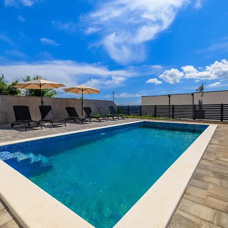 Ferienhaus Mare - With Private Swimming Pool Crikvenica