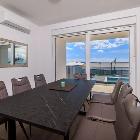 Mare - With Private Swimming Pool Crikvenica